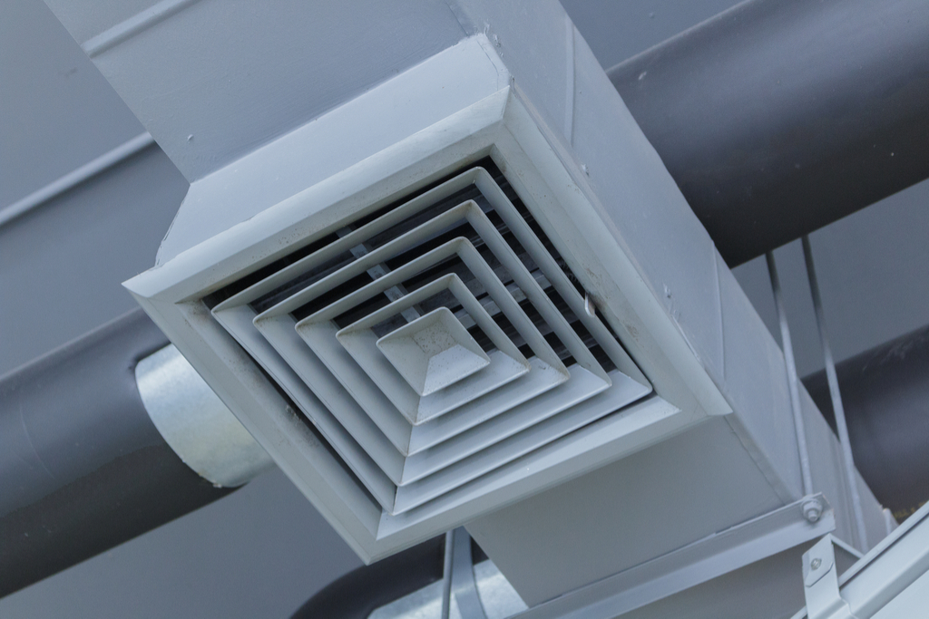 The Titan of Air: HVLS Fans – The Big Solution for Warehouse Ventilatione
