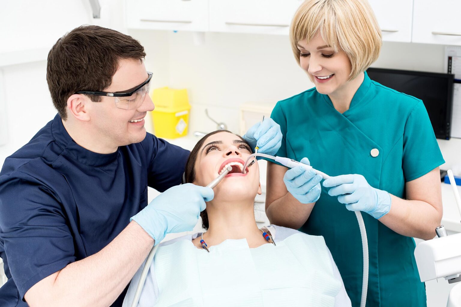 Why Should You Visit a Dental Clinic?