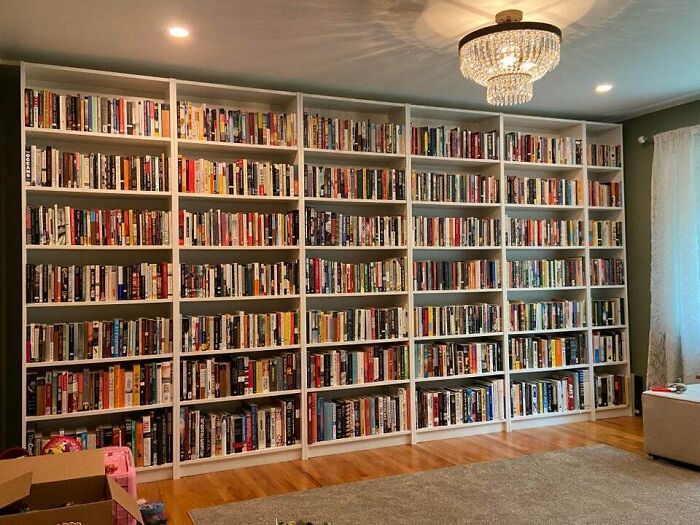 Taming the Togs: How to Organize Your Shelf for Maximum Efficiency